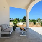 Gioena Con Piscina Vila