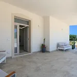 Gioena Con Piscina Vila *